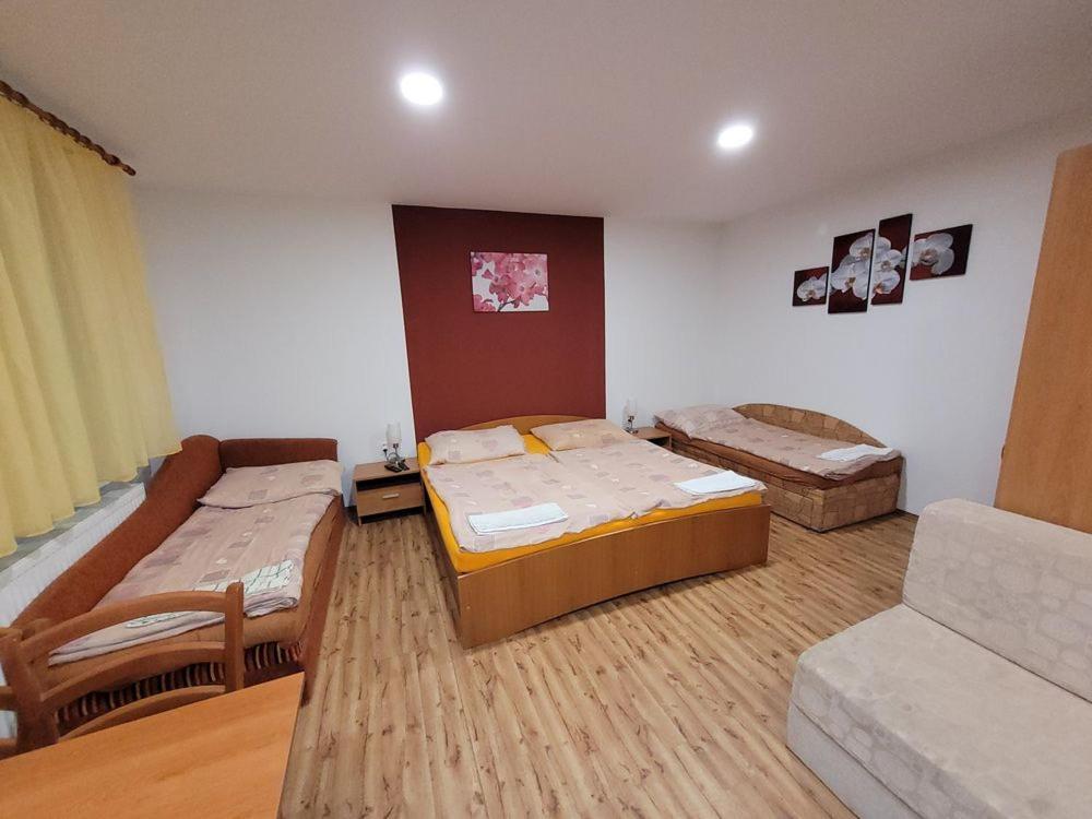 Alenka Hotel Štúrovo Eksteriør billede