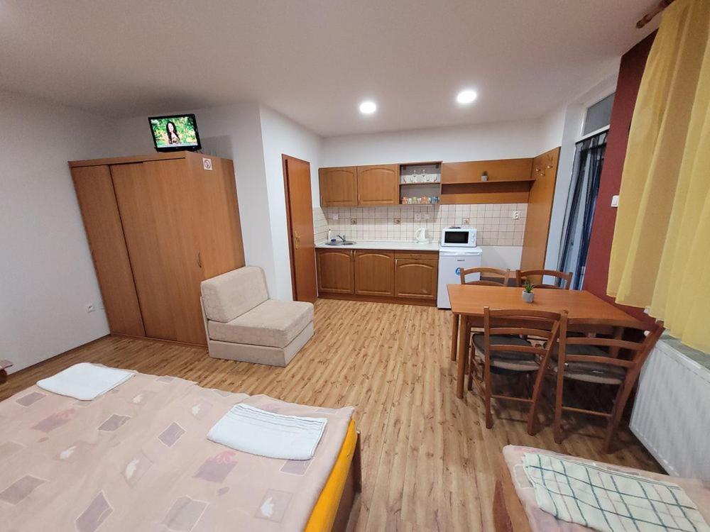 Alenka Hotel Štúrovo Eksteriør billede