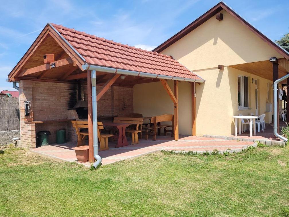 Alenka Hotel Štúrovo Eksteriør billede