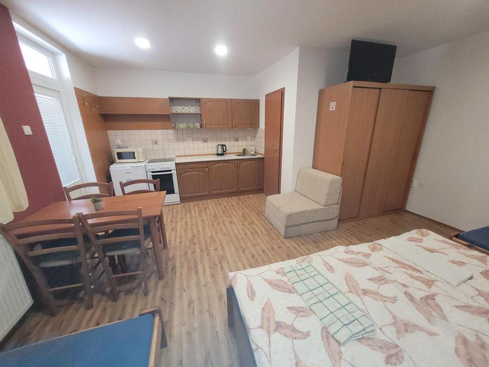 Alenka Hotel Štúrovo Eksteriør billede